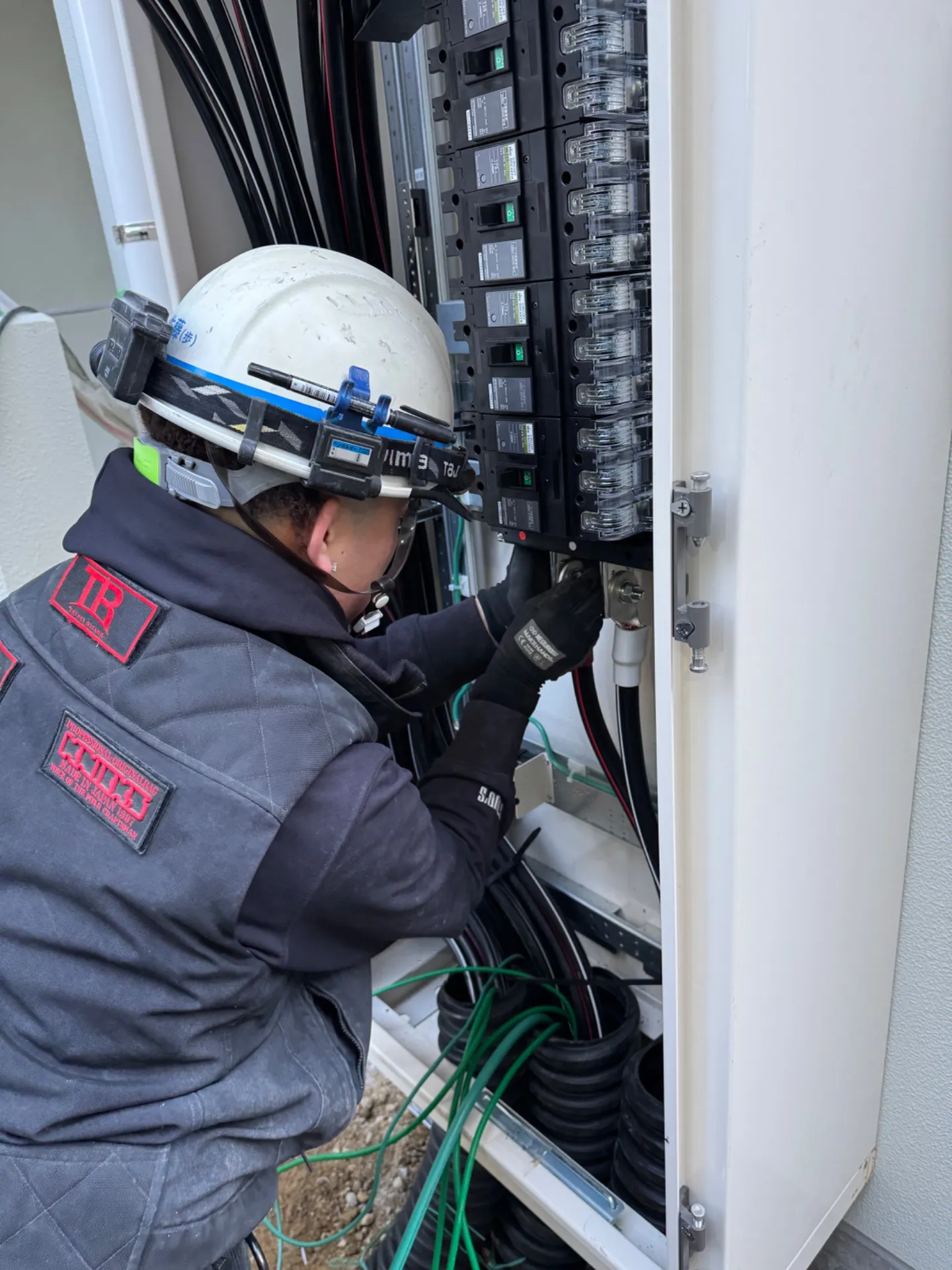 引き込み盤結線作業